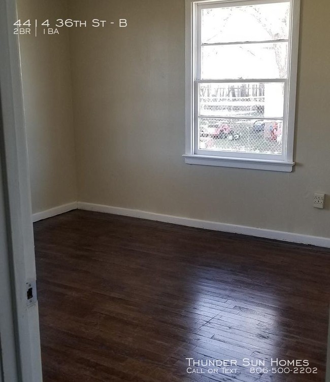Foto del edificio - 4414 36th St - B - 2 beds, 1 full bath