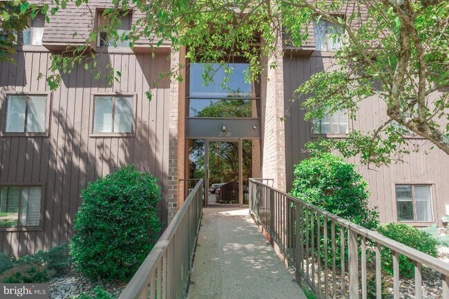 Building Photo - 22 Hermitage Dr