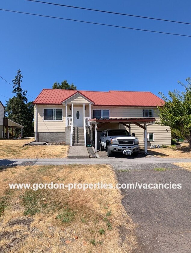 Foto principal - Saint Helens OR - upstairs flat 2 bedroom ...
