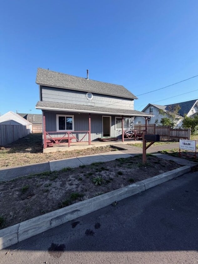 Primary Photo - 4 Bedroom, 2 bath House for Rent in Stayton