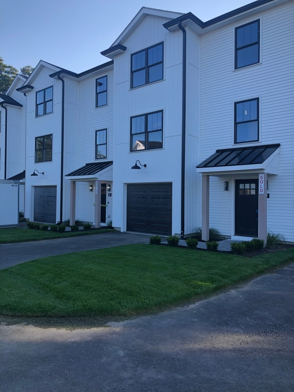 Building Photo - 32 Birch Brook Rd