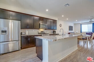Building Photo - 20619 Oakglen Ln