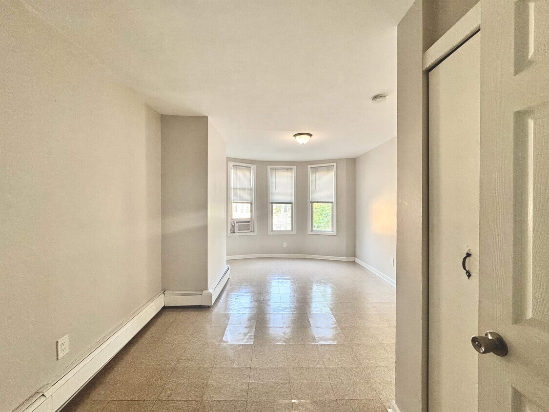 Foto principal - 2275 John F. Kennedy Blvd
