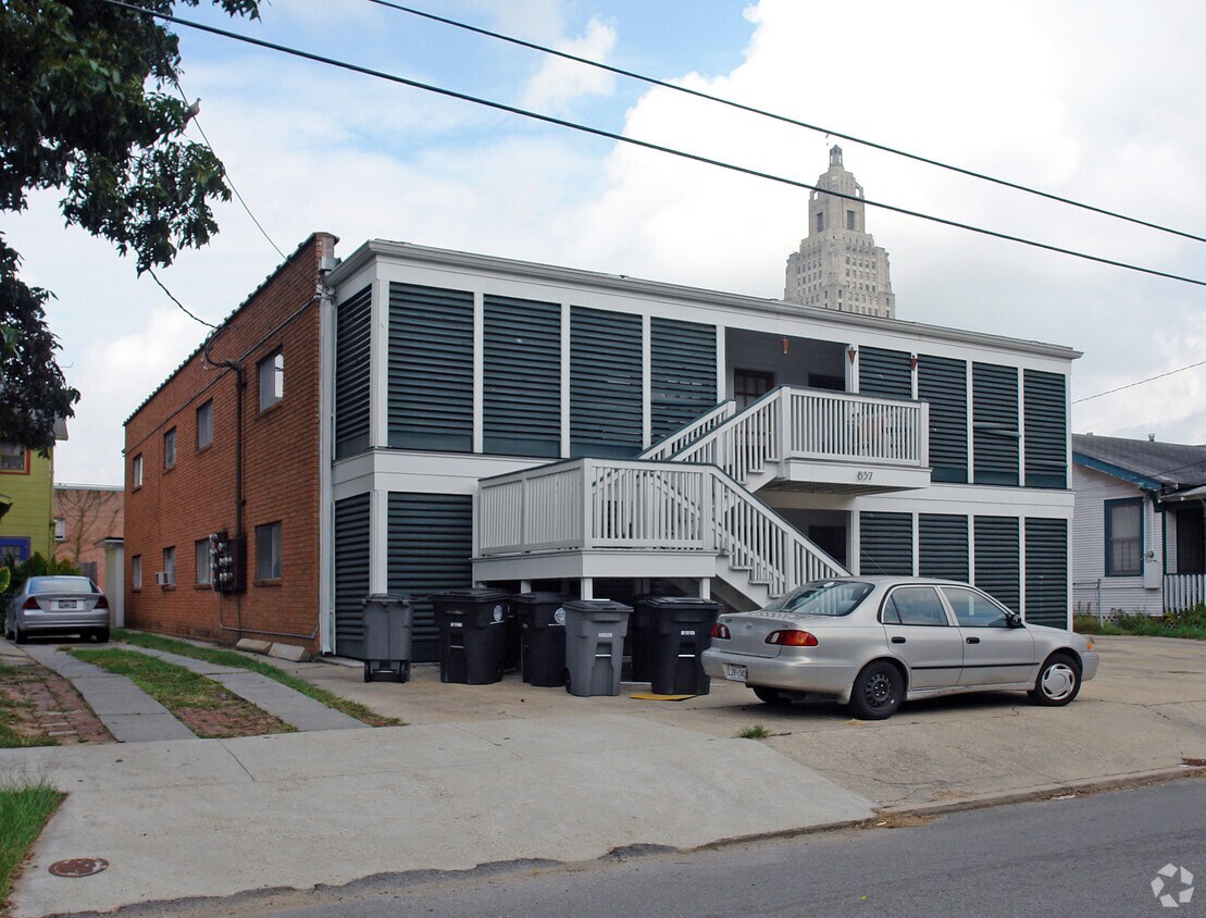 Primary Photo - 867 N 6th St