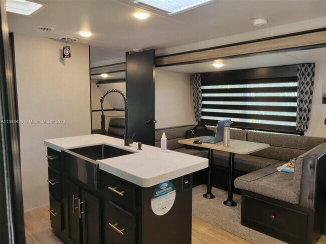 Foto del edificio - 1419 SW 33rd Ct