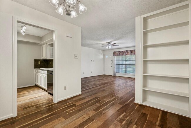 Building Photo - 1311 Antoine Dr