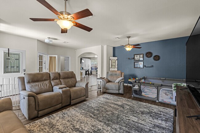 Building Photo - 606 Lantana St