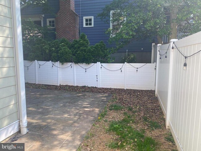 Foto del edificio - 5801 Johnson Ct