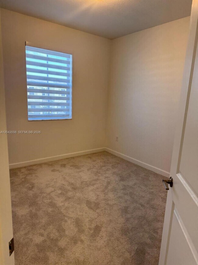 Foto del edificio - 2444 SE 29th St