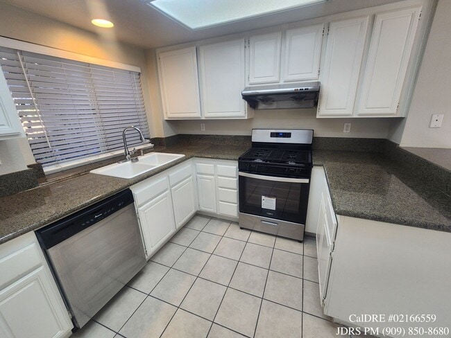Building Photo - Price Lowered! West Covina 3 Bedroom Condo