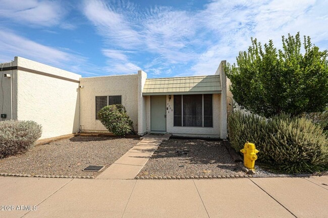 Building Photo - 2260 W Fremont Dr