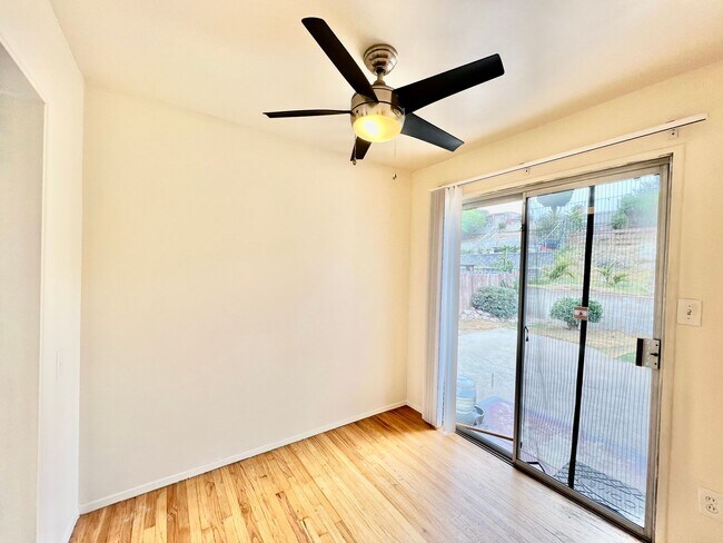 Foto del edificio - Stunning 2B/2BA house available w/ Large B...