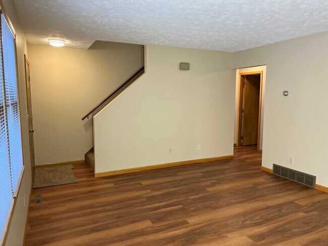 Building Photo - 870-870 Shelby-Ontario Rd