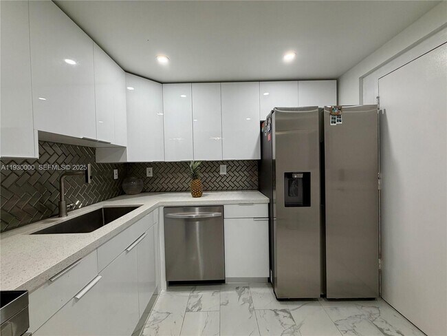 Foto del edificio - 1833 S Ocean Dr