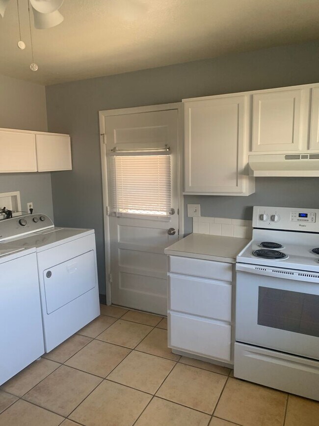 Building Photo - 2-Bedroom Apartment in Longmont Duplex