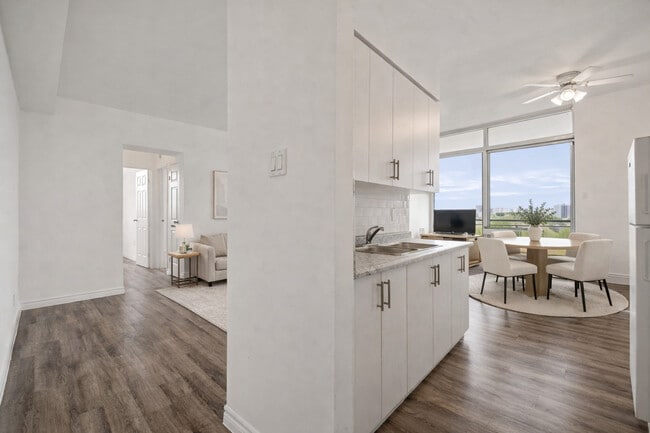 Building Photo - Glen Valley Apartments