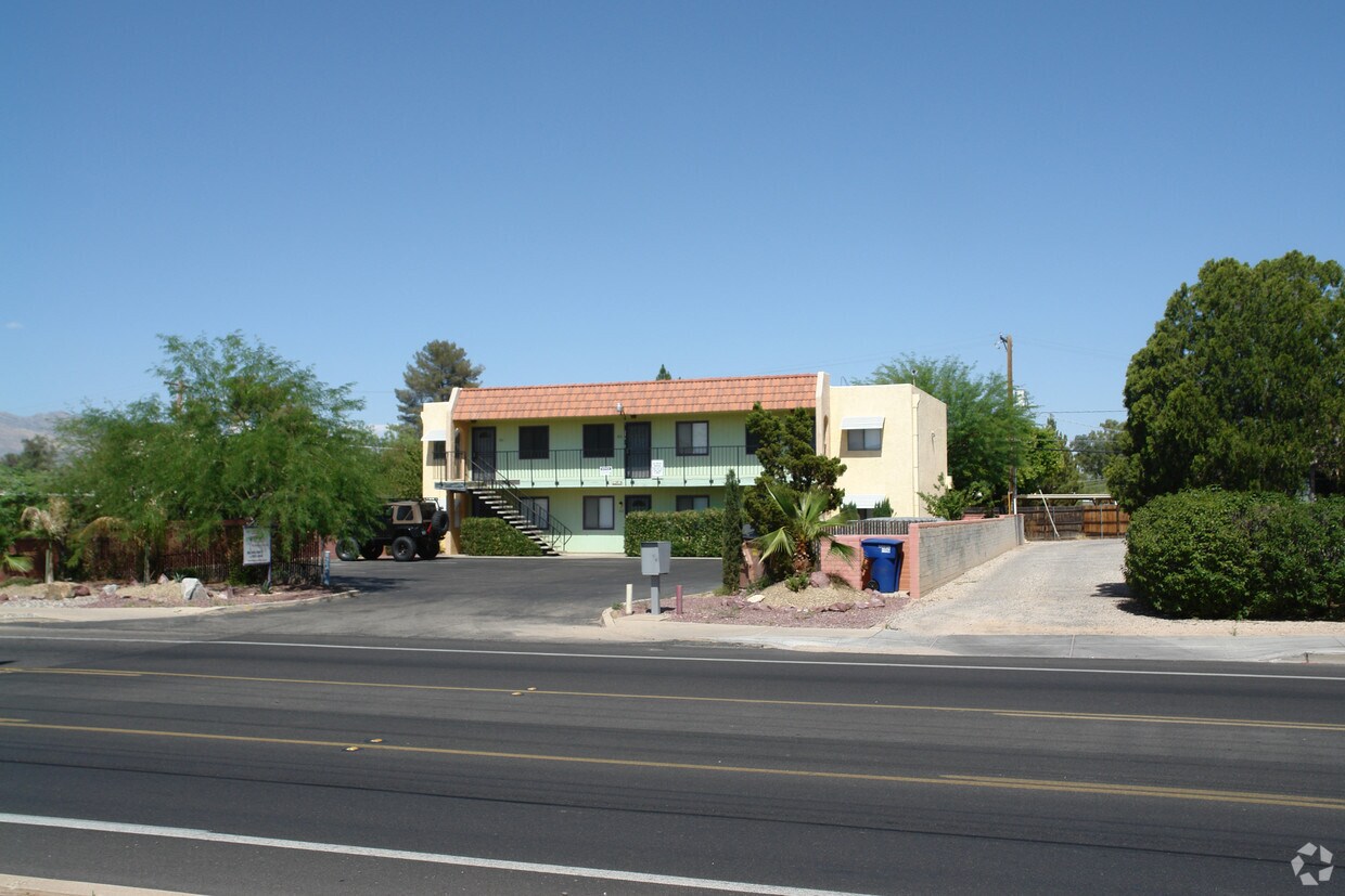 Foto principal - 2818 N Tucson Blvd