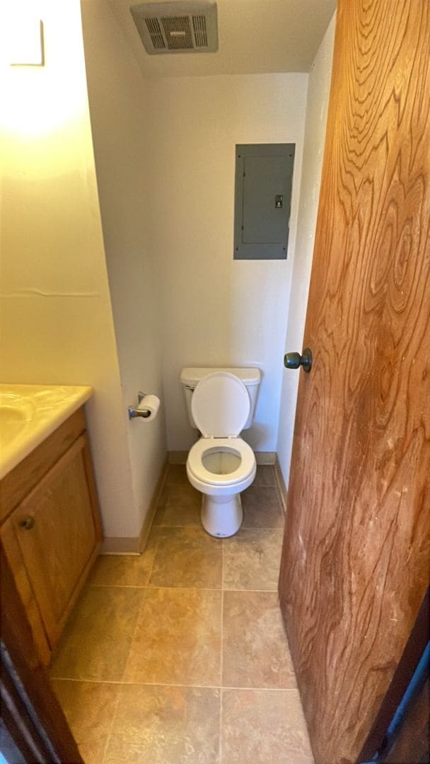 Building Photo - $2,000, 2BR/1.5BA/1PKG