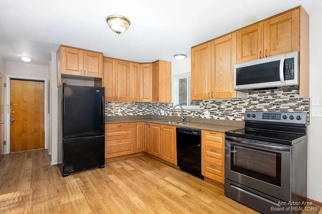 Building Photo - 610 Archwood Dr