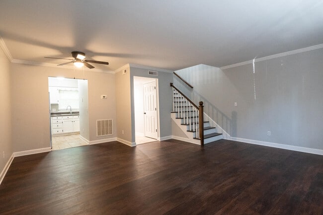 Foto del edificio - 315 McBrien Rd