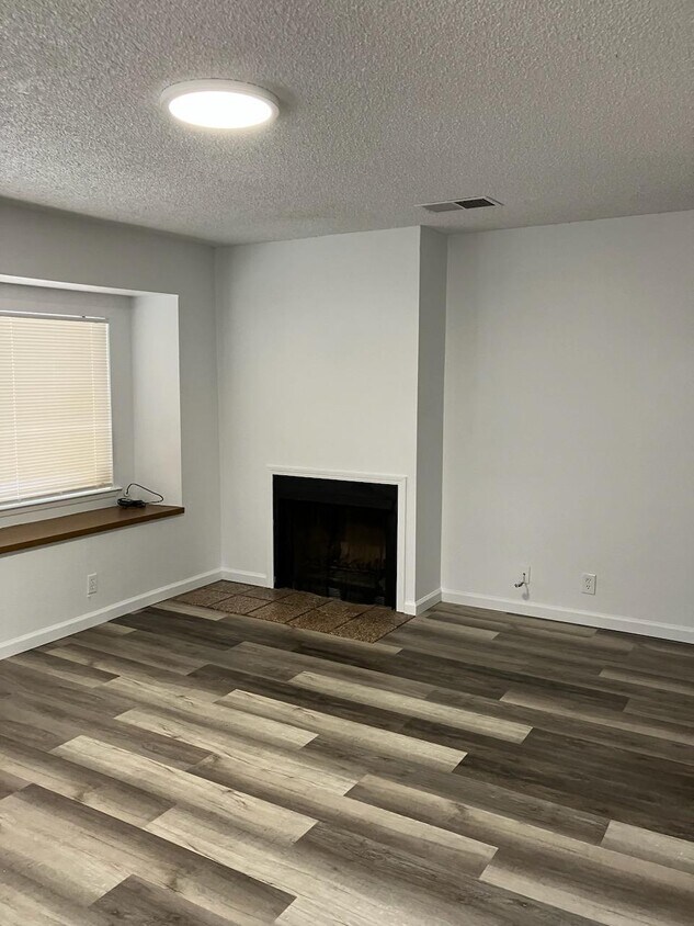 Foto principal - 231 W Tulare Ave