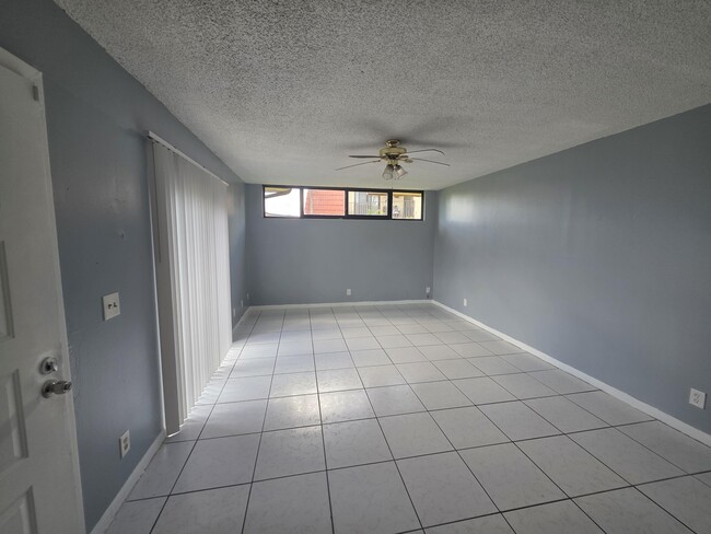 Building Photo - 3776 Victoria Dr
