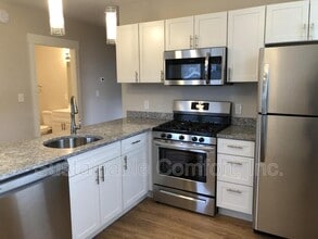 Building Photo - 36 Shamrock St