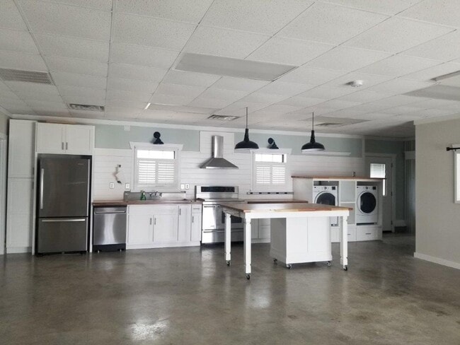 Building Photo - 6047-D Wayne Memorial Drive