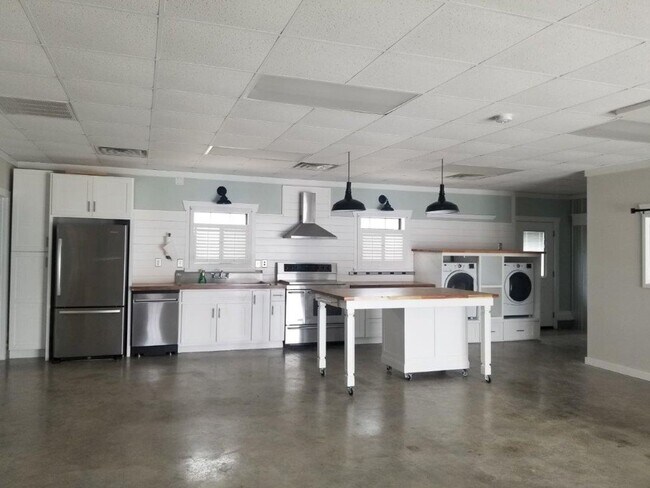 Foto del edificio - 6047-D Wayne Memorial Drive