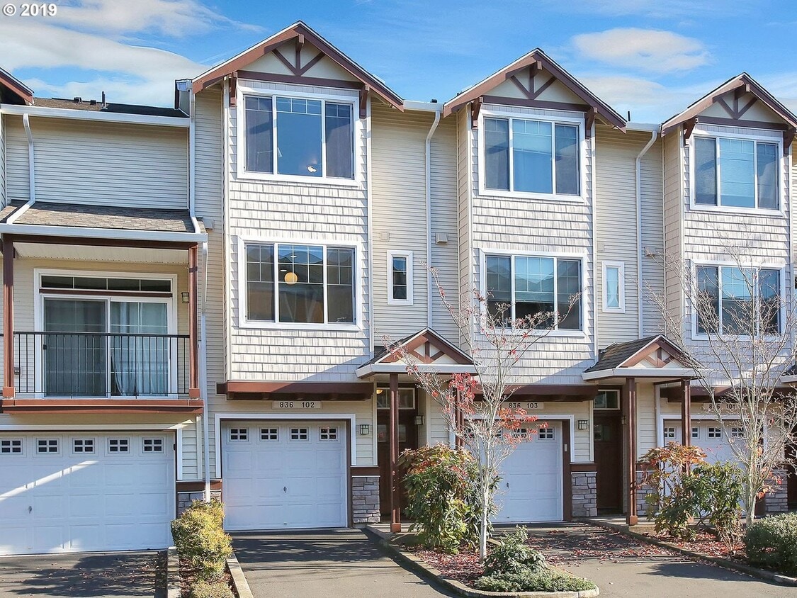 2 Bedroom 2.5 Bathroom with 2 Tandem Car garage ~ Convenient Cedar Mill Location Near St. Vincent... - 2 Bedroom 2.5 Bathroom with 2 Tandem Car garage ~ Convenient Cedar Mill Location Near St. Vincent...