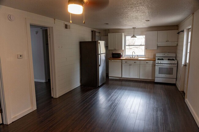 Foto del edificio - 2 Bedroom Home About 1 Mile from IU