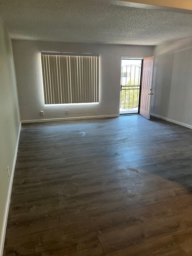 Building Photo - 2 Bedroom 1 Bath In Central Las Vegas