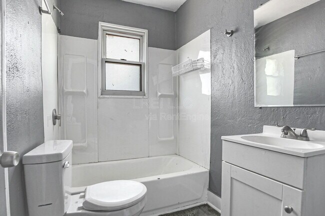 Building Photo - 3127 Southern Ave