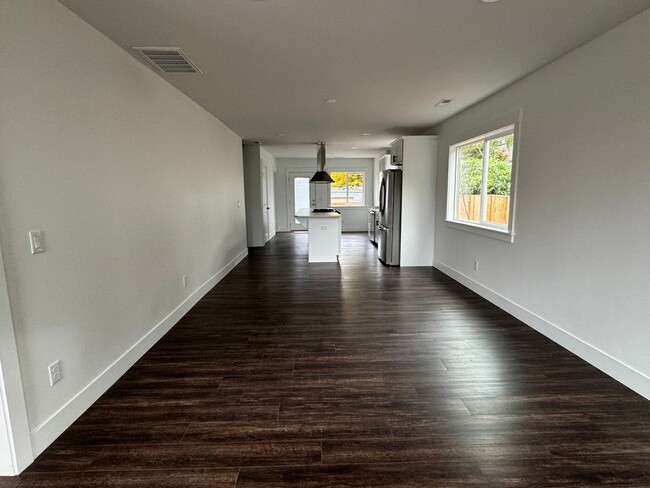 Foto del edificio - 3542 N Missouri Avenue Unit A ~ Freshly Re...