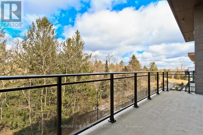 Photo du bâtiment - 1575 Lakeshore Rd W