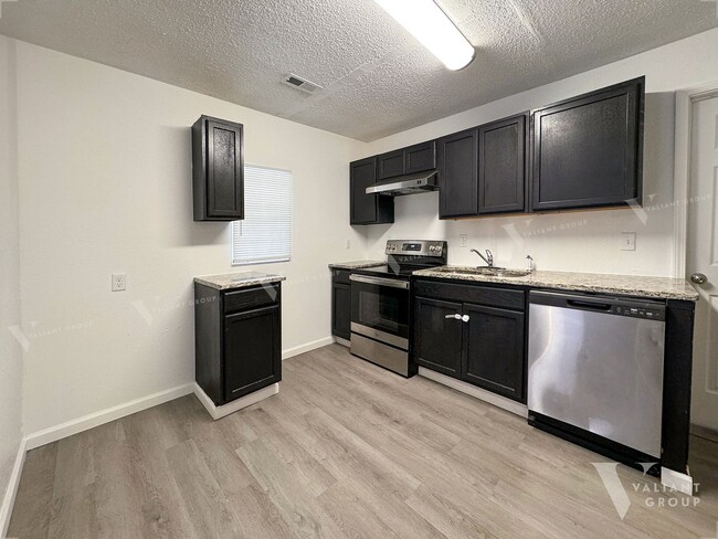 Building Photo - Remodeled 3-Bedroom, 2-Bath Home In Tom Wa...