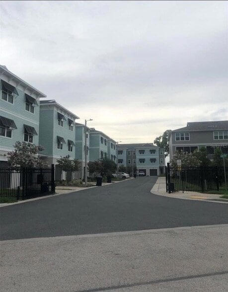 Building Photo - 1249 Savona Dr