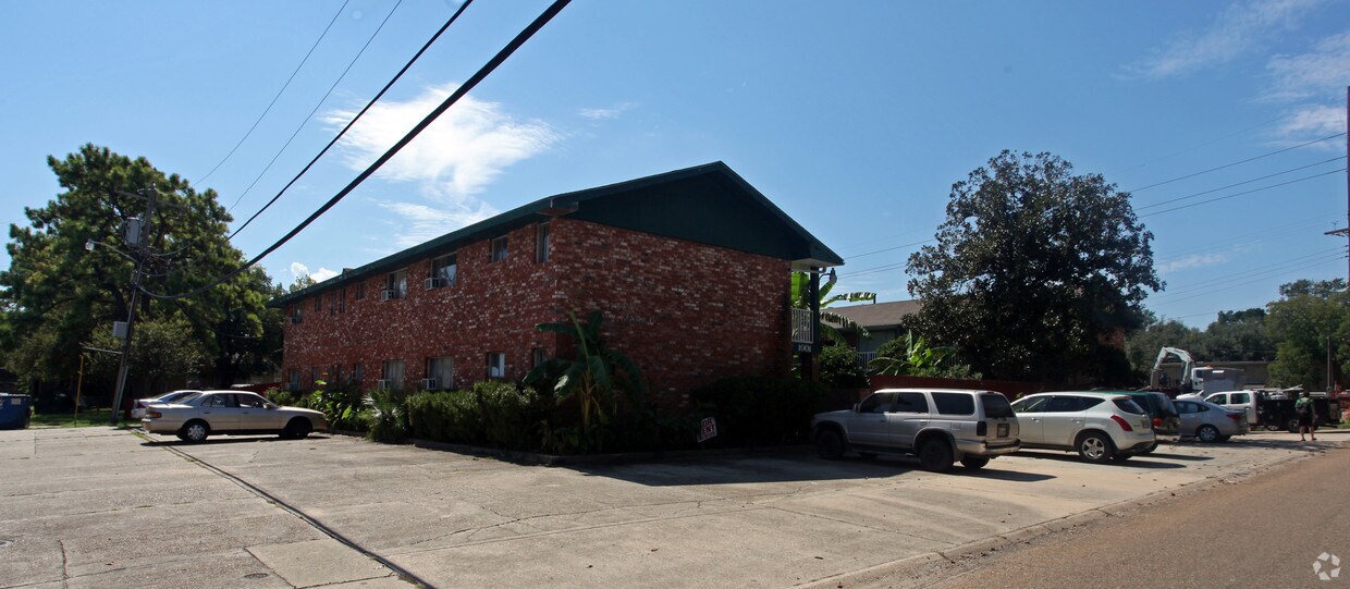 Building Photo - 1001 Aster St