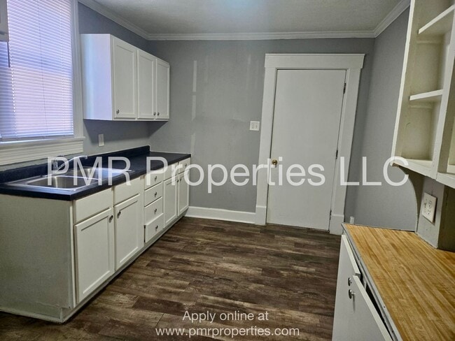 Building Photo - 421 N 7th St