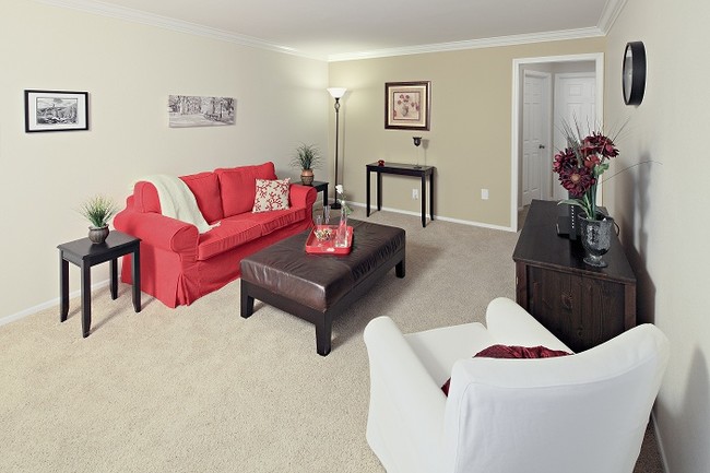 Living room - Puente Villa Apartments