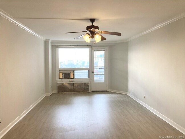 Building Photo - 71 Strawberry Hill Ave