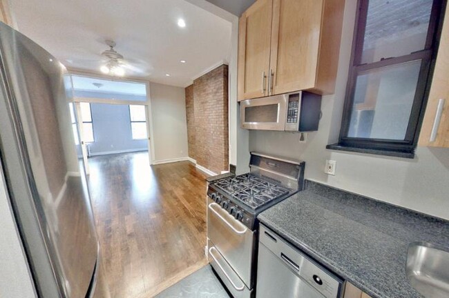 Building Photo - 1 bedroom in New York NY 10019