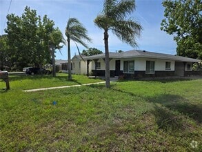 Building Photo - 5601 Tangerine Ave S