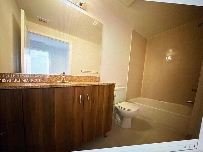 Foto del edificio - 601 NE 23rd St