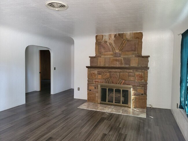 Foto del edificio - 603 Mechem Drive