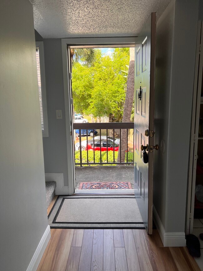 6325 Newtown Cir Unit Best View in Town, Tampa, FL 33615 Condo for