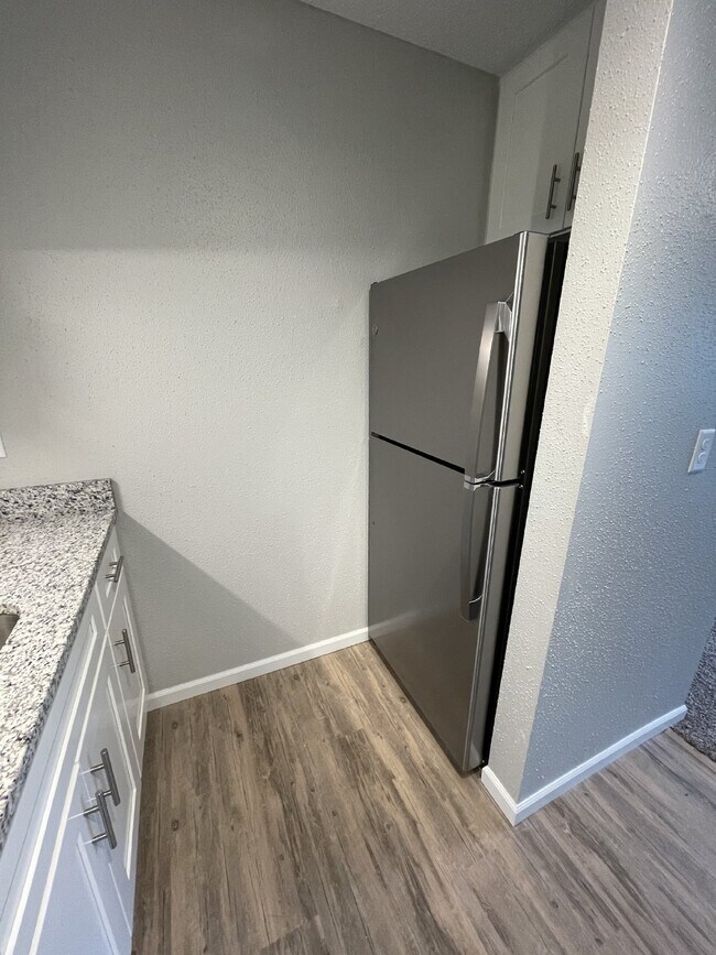 Foto del edificio - Stylish 1-Bedroom Renovated Apartment with...