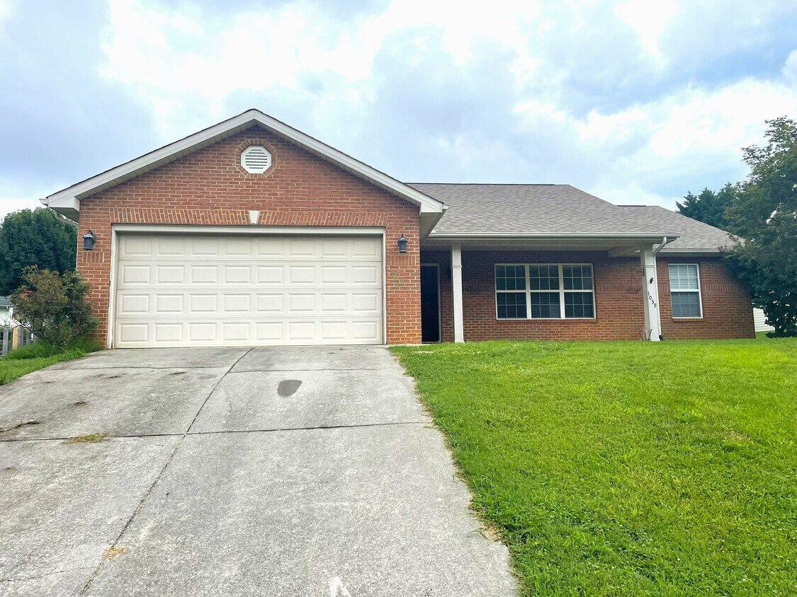 Foto principal - 1039 Willow Creek Cir