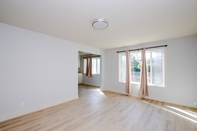 Building Photo - 185 Sickles Ave