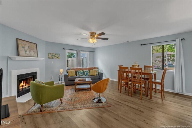 Foto del edificio - 5900 Shady Grove Cir